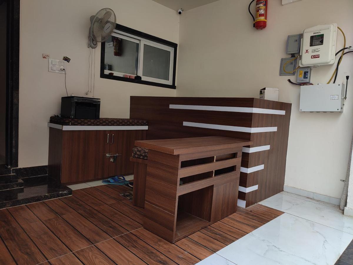 Hotel Sardar Rooms Garudeshwar Luaran gambar